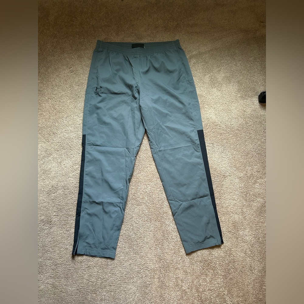 Under Armour Men's Loose Fit Wind Pant/Sweatpant